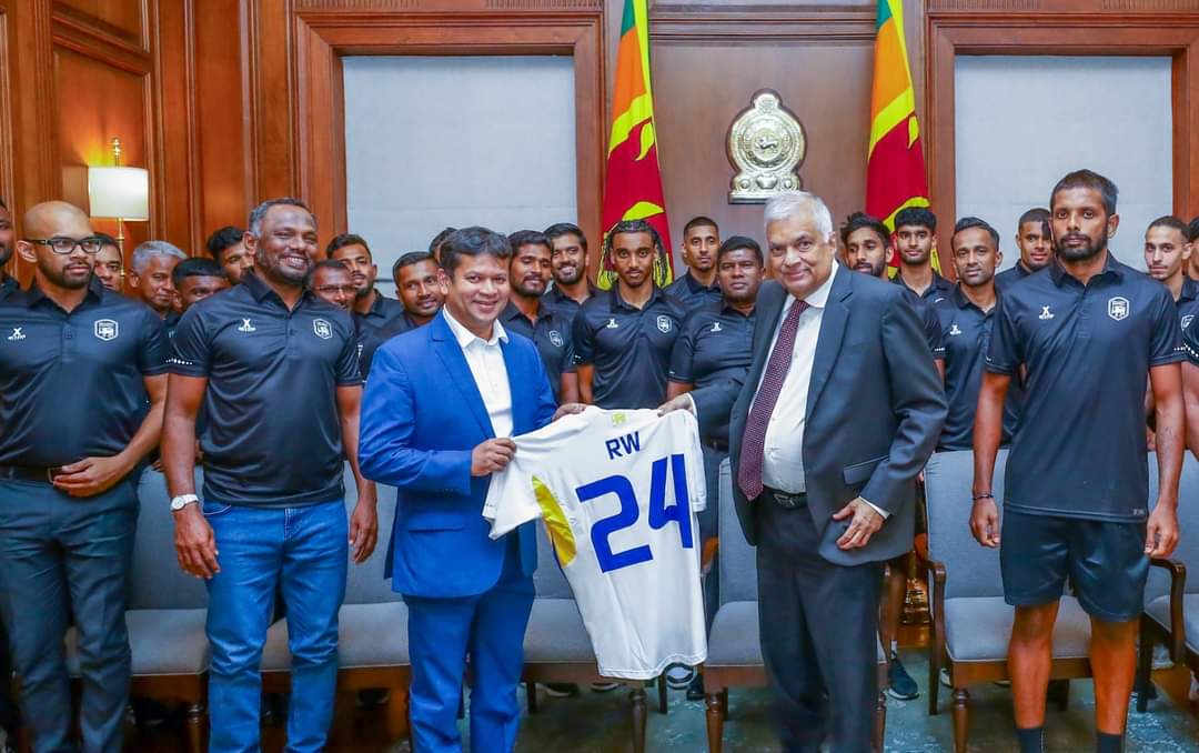 RW 24 : President meets SL football team