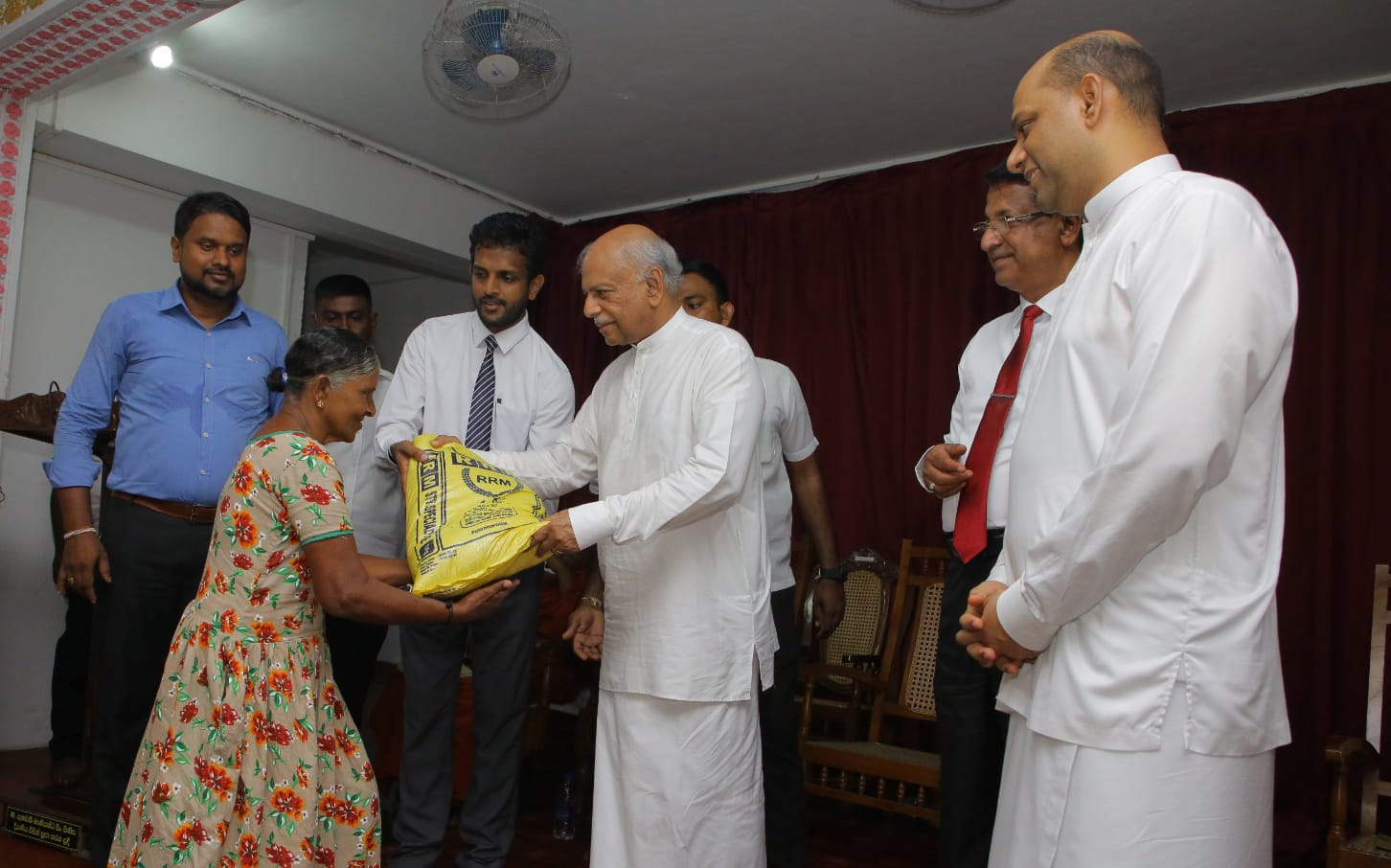 Free rice distribution: Relief to 24159 families in Colombo