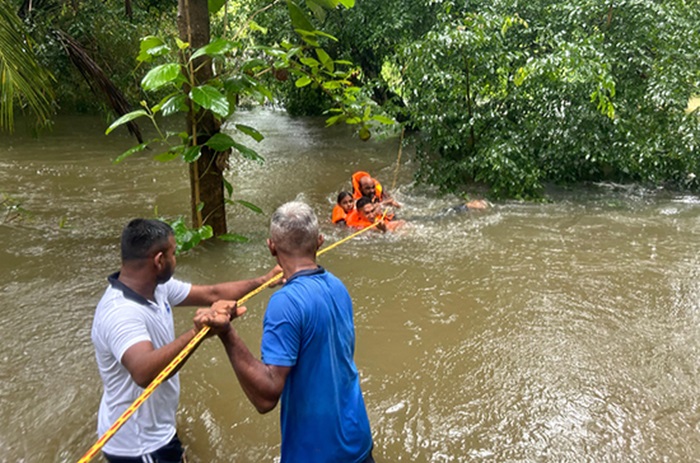 Navy rescues family of three from floods in Puttalam