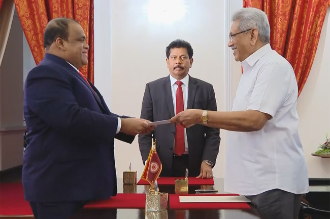 1656078900-Dhammika-Perera-sworn-in-as-a-minister-L.jpg