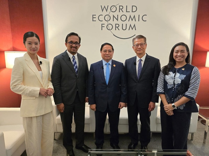 Sunil Handunneththi represents SL at 2025 World Economic Forum