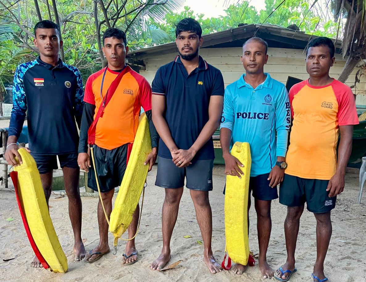 Police Lifeguards rescue young man from Drowning at Mount Lavinia Beach