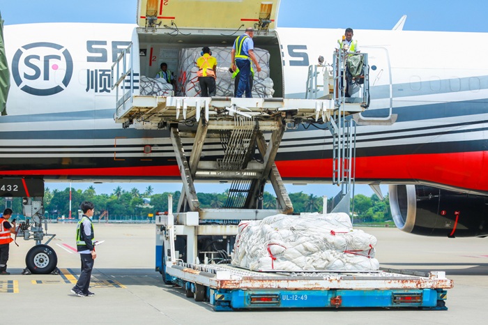 Kunming-Colombo cargo route officially launched with arrival of SF Airlines