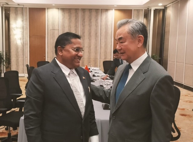 Foreign Minister meets Chinese counterpart at ASEAN summit