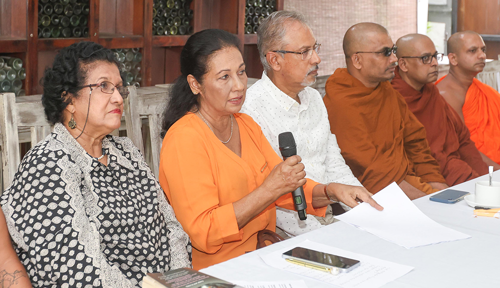 Sharmini Ratnayake , Animal Welfare Trust , addressing the gathering
