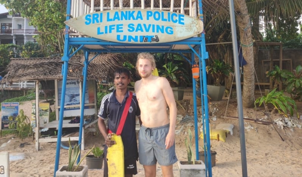 Police lifeguards rescue German tourist from drownin