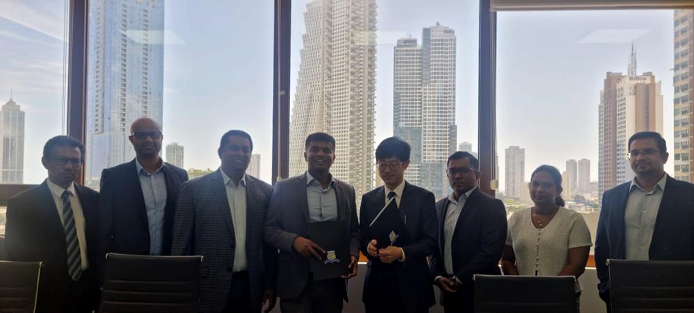 L to R – Indunil Ukwatte (CEO, COYLE) / Aminda Rodrigo (Past Chairman, COYLE) / Dinuk Hettiarachchi (Past Chairman, COYLE) / Manjula Wijesundera (Chairman, COYLE) / Hiroki Oi (Resident Representative, JETRO Colombo) / Mihiru Perera (Chairman, SLCHPA Organizing Committee) / Lakna Ayeshmanthi (Senior Research Executive, JETRO, Colombo) / Suren Chandraratna (Senior Vice Chairman, COYLE)