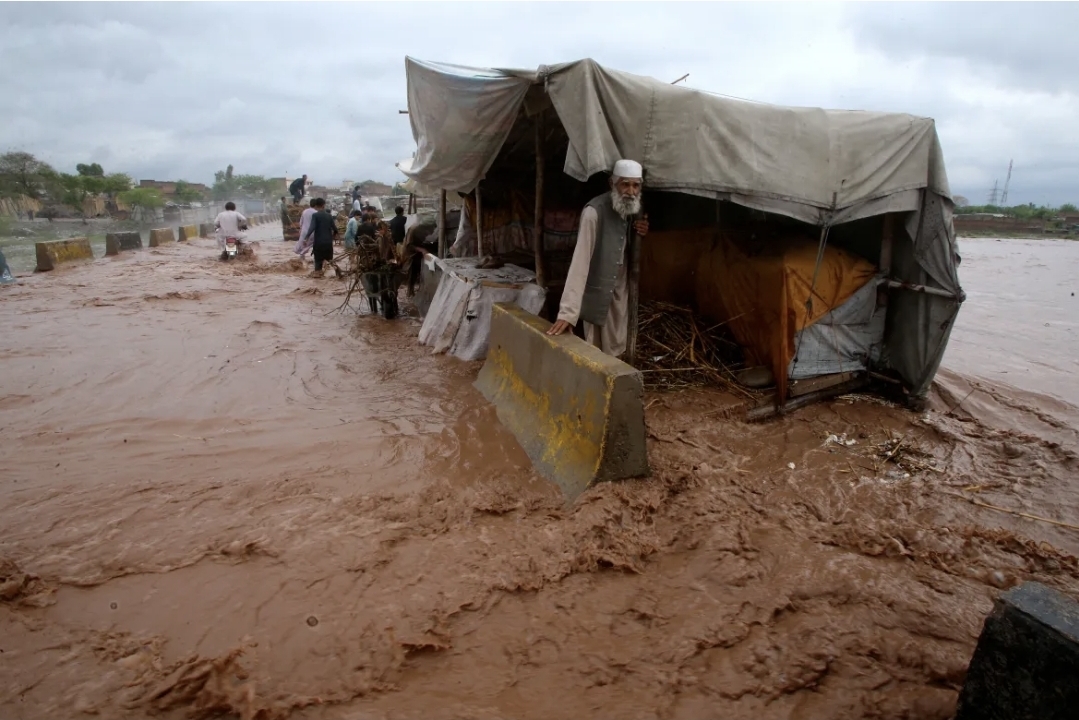 Heavy rains kill over 200 in Pakistan