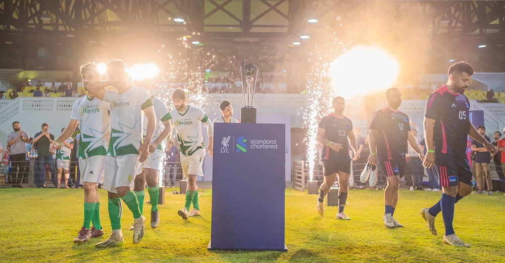 Welcoming the two finalists of the SC Cup to the field for the final match