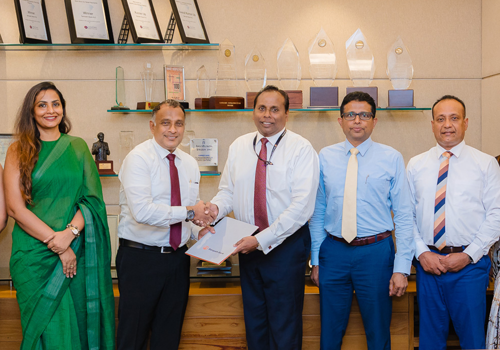 L to R: Mr. Ranjan Dahanayake, Deputy Managing Director – Sales and Marketing, Prime EV Automobiles (Pvt) Ltd (fourth from left), and Mr. Deepal De Silva, Chief Operating Officer, Sampath Bank (sixth from right), exchange the agreement in the presence of senior representatives from both organisations.