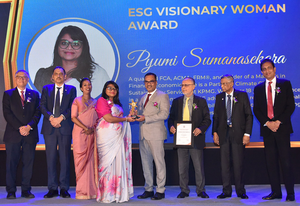 CA Sri Lanka member Pyumi Sumanasekara receiving her SAFA Women Leadership Award