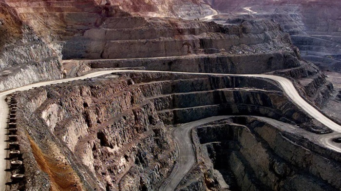 Global gold prices fall