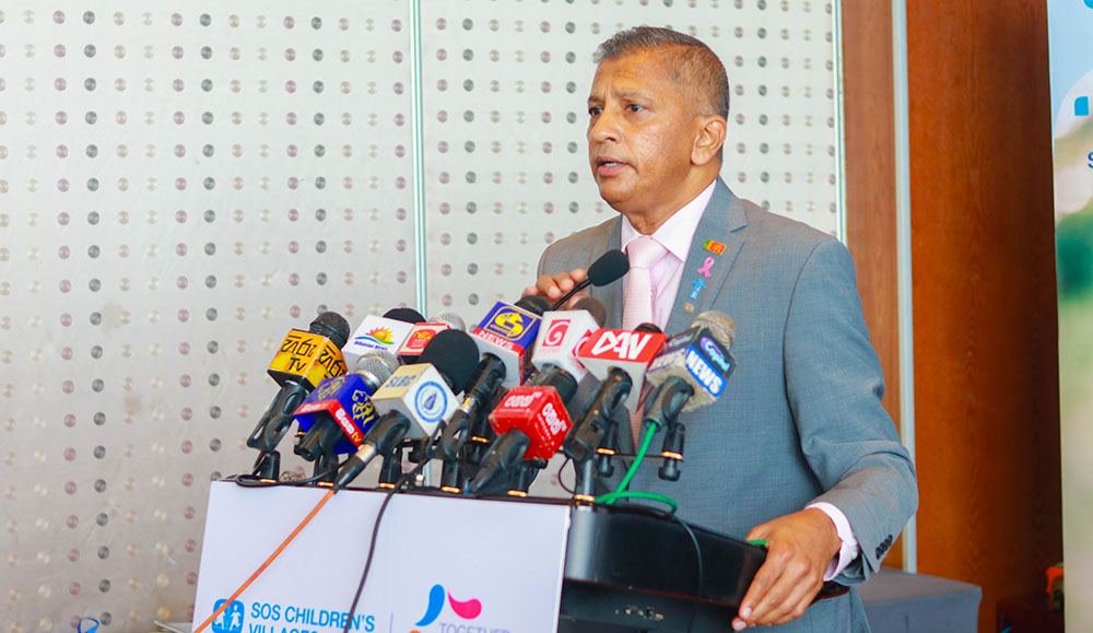 Mr. Roshan Mahanama, Ambassador of SOS Children's Villages Sri Lanka, addressing the ceremony