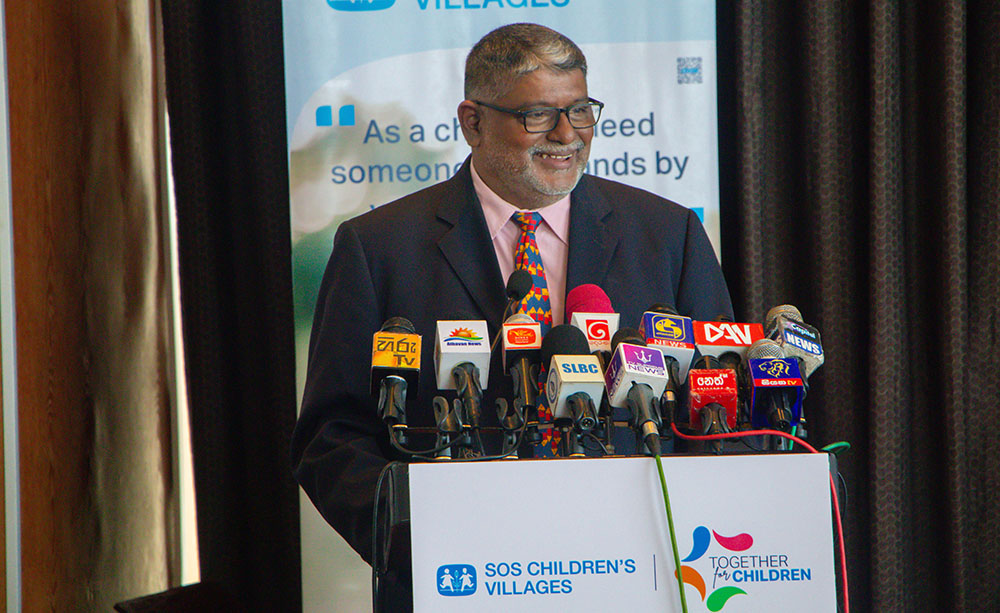 Divakar Ratnadurai, National Director of SOS Children's Villages Sri Lanka, expressing his vote of thanks