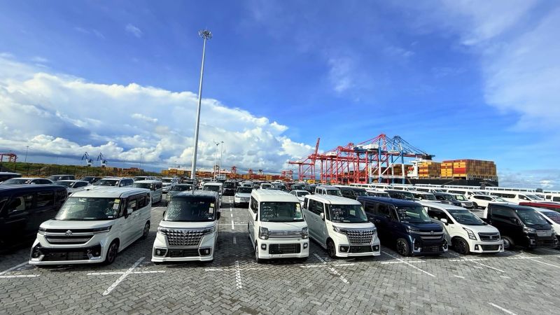 How many vehicles has Sri Lanka imported so far in 2025?