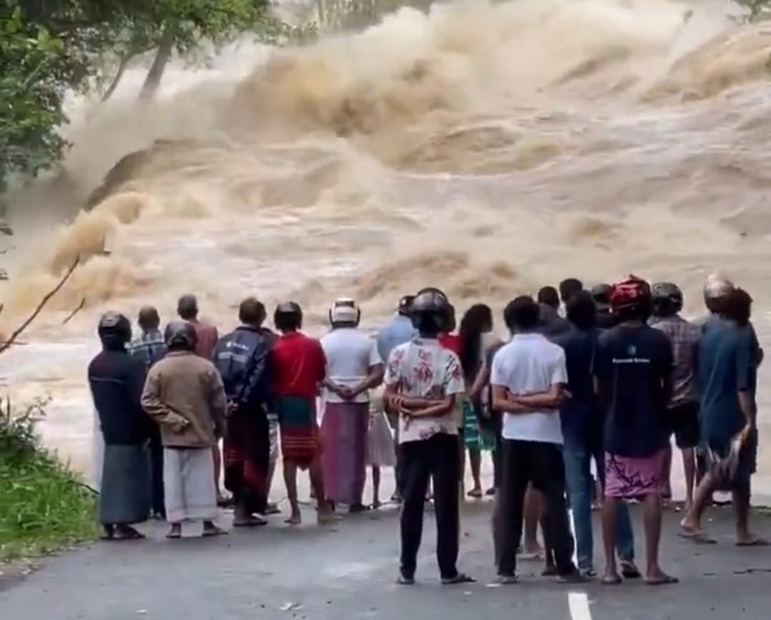 Extreme weather : Public urged not to visit unsafe & damaged locations