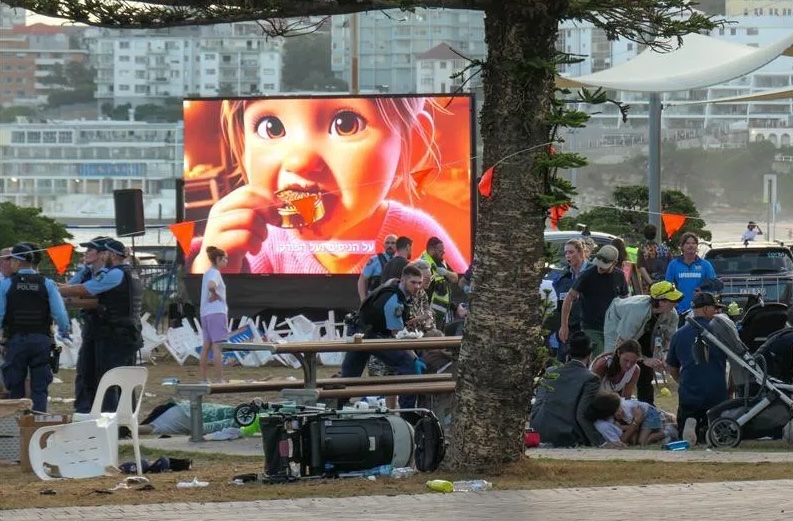 Australia: At least 10 killed in Bondi Beach shooting