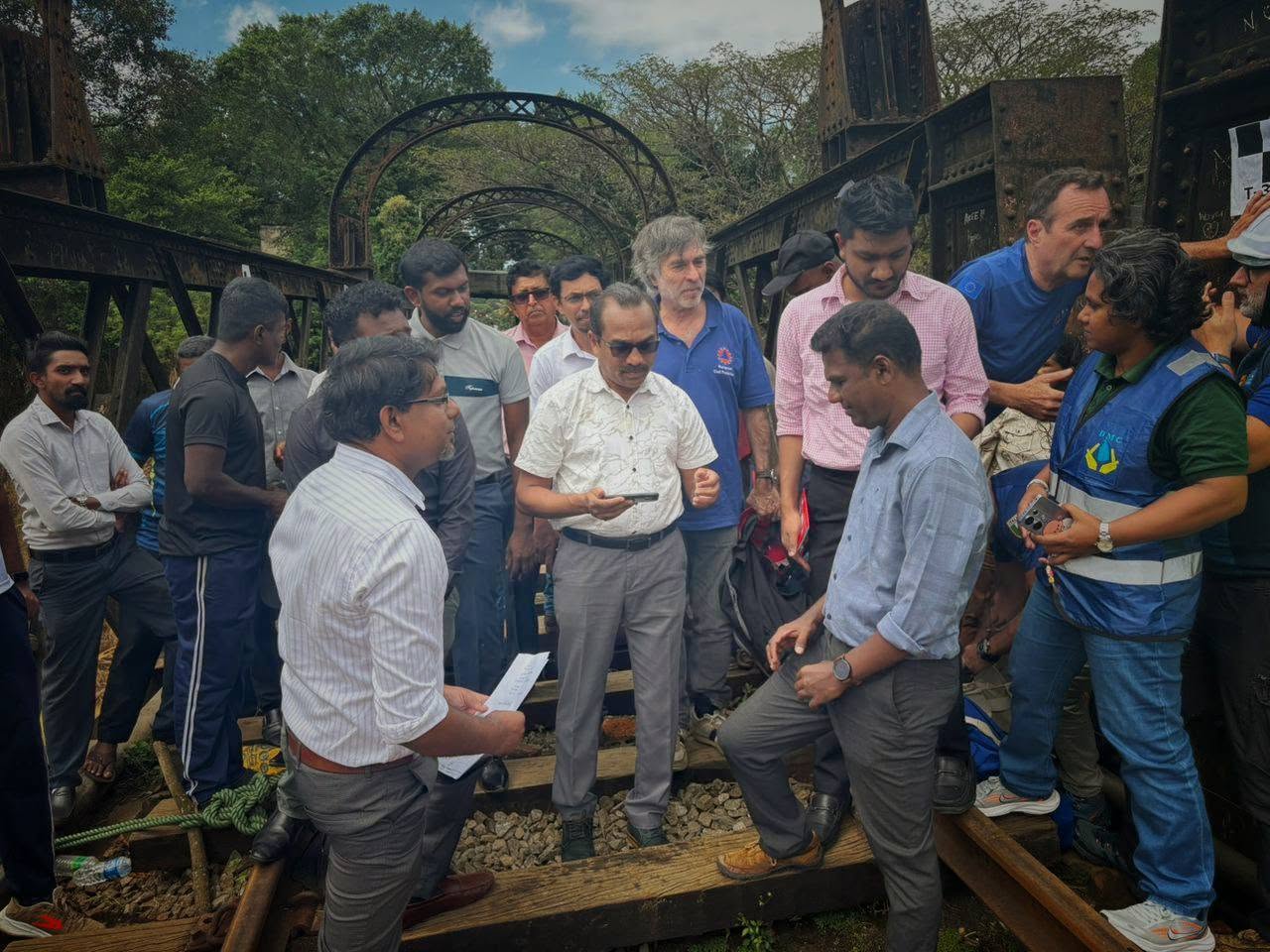 Cyclone Ditwah: Minister inspects damaged Yaka Palama bridge in Peradeniya