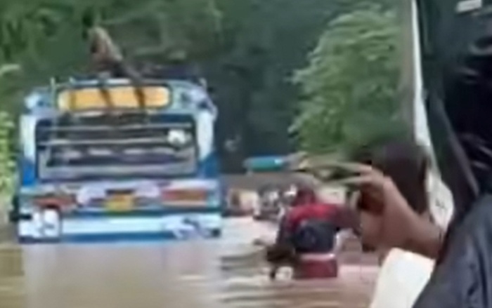 Bus driver and conductor suspended over flood incident in Kumbukkana
