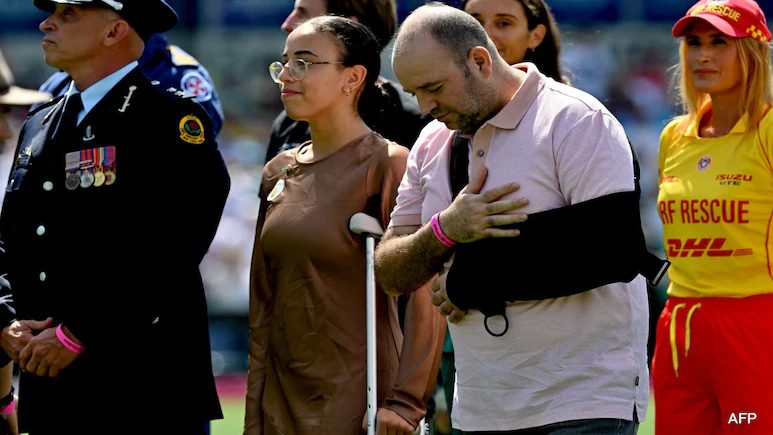 Crowd roars in standing ovation for Bondi hero Ahmad at sold-out Ashes Test in Sydney
