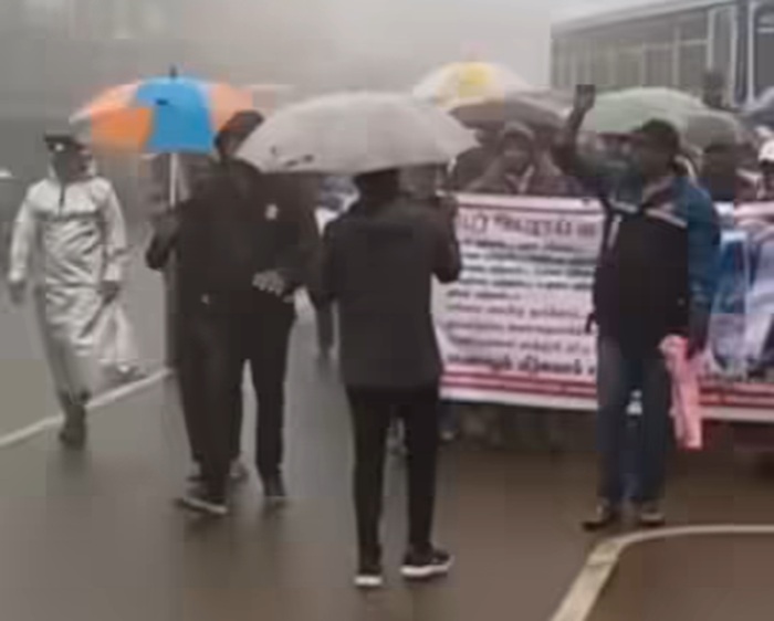 Estate workers protest over unsafe housing in Kandapola