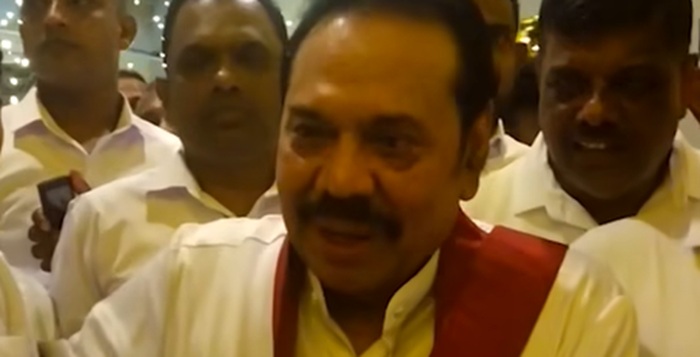 “Govt trying hard, but failing” – Mahinda