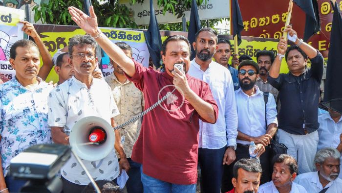 “Harini, if you need to find out who inserted the web link, just go and stand in front of a mirror” – Wimal