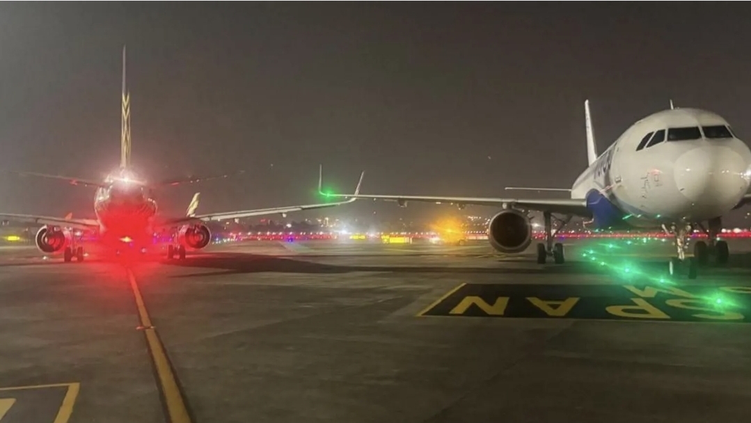 India investigates after Planes brush wingtips at Mumbai airport