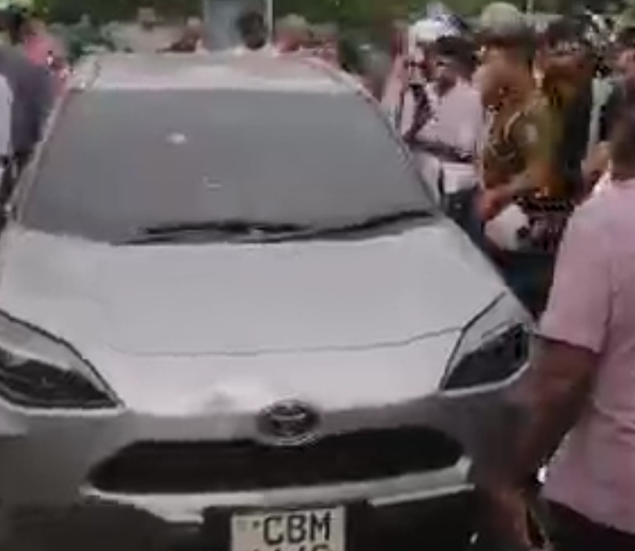 Man & Woman shot dead inside vehicle at Akuregoda car park