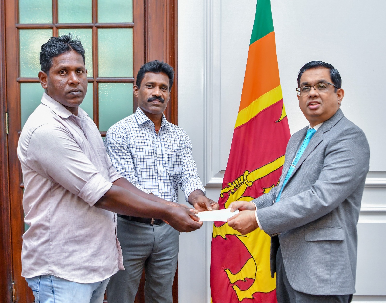 Trinco Farmer Organisations donate Rs. 3.7 Mn to ‘Rebuilding Sri Lanka’