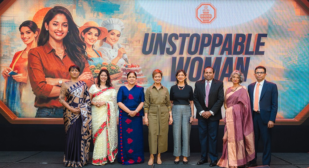 L to R; Anjali Goonetilake, Chief Manager – Marketing, Sampath Bank; Aroshi Nanayakkara, Independent Non-Executive Director, Sampath Bank; Chamila Bandara, Chamila Bandara, Group Management Committee Member – Hayleys Advantis, Director Advantis Express Pvt Ltd, Licensee Federal Express Corporation for Sri Lanka & Maldives, Director – IML Delivery Systems Pvt Ltd representing Citypak; Ramani Fernando, Director and CEO, Ramani Fernando Salons; Shea Wickramasinghe, Group Managing Director, CBL Group; Deepal De Silva, Chief Operating Officer, Sampath Bank; Keshini Jayawardena, Independent Non-Executive Director, Sampath Bank; Asanka Liyanage, DGM – Consumer & SME Banking, Sampath Bank
