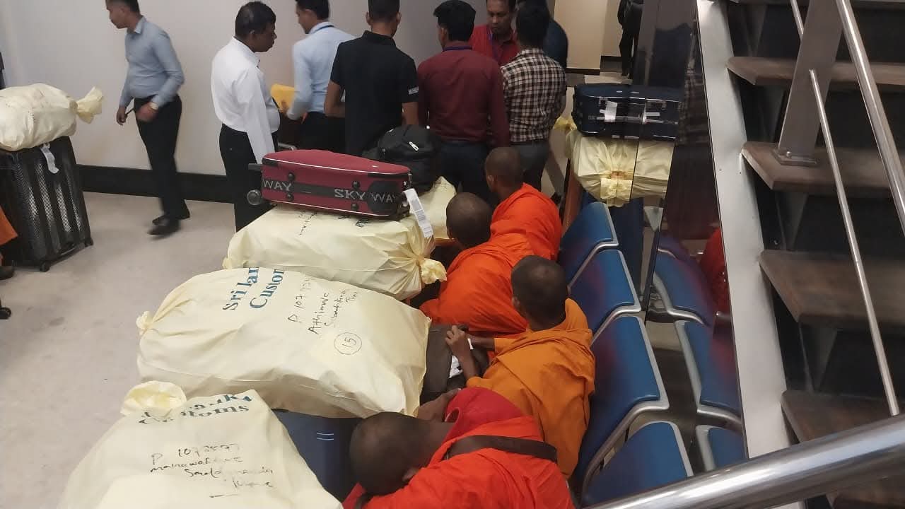 22 Sri Lankan monks arrested with Rs. 1.1 billion drugs at Katunayake Airport