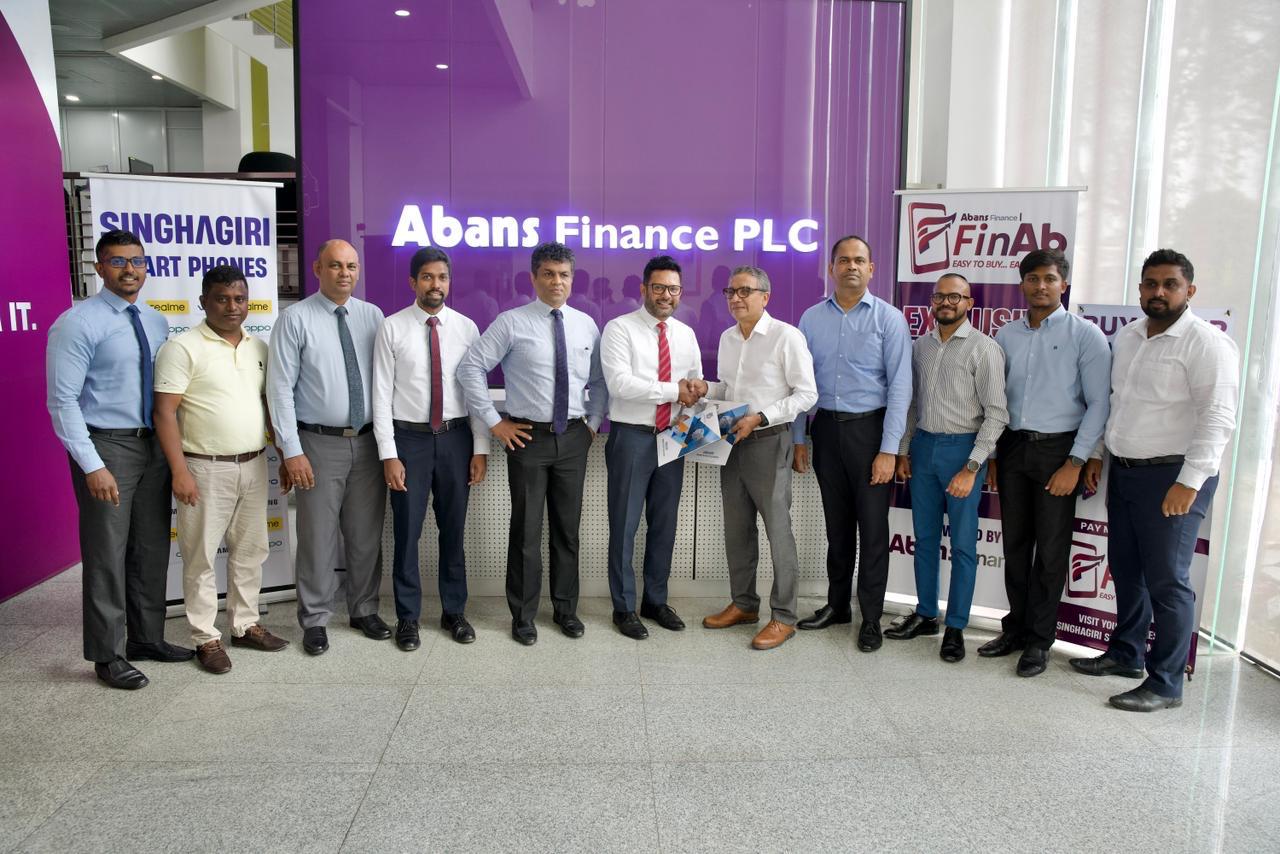FINAB Partners with Singhagiri to Empower Sri Lanka’s Digital Lifestyle Through Smart Financing