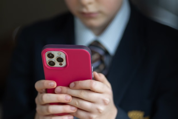 Mobile phones to be banned in schools in England under new plans