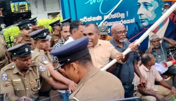 Tense scenes as Police dismantle opposition’s satyagraha str