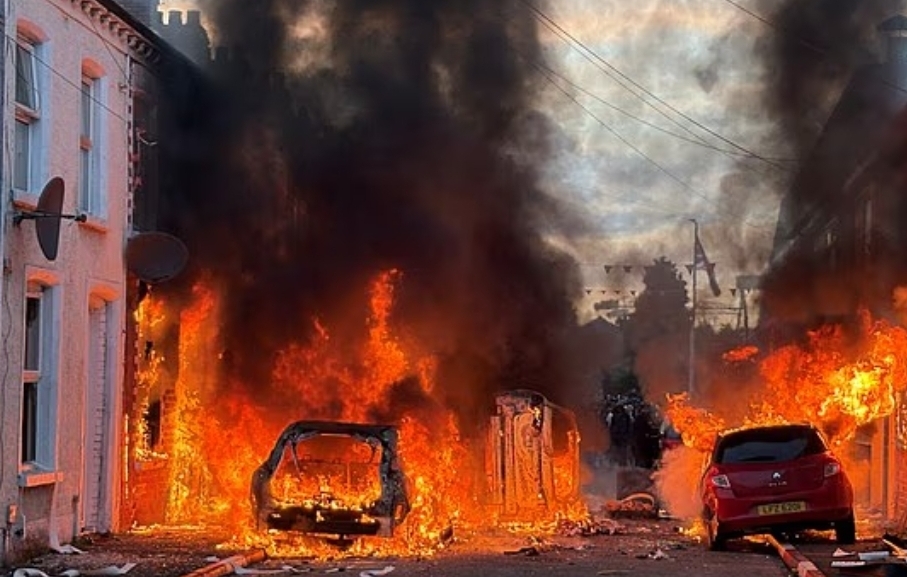 Anti-immigration protests erupt in Belfast after k