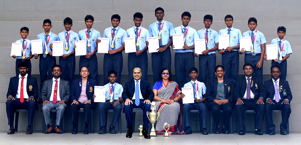 Front Row (L – R): Nimesh Fernando (Asst. Coach), Tharindu Fernando (Head Coach), Ms. Thilaka Jinadasa(Team Leader Sports Development), Yoram Gayle Balasuriya (Vice Captain),Dr. Harsha Alles (Chairman), Mrs. Vinita Shenoy (Principal), MenukInsiluDasanayaka (Captain), Mrs. Jayanthi Somasekaram De silva (Head of Sports), Fawzan Thariq (Asst. Head of Sports & Basketball Coordinator), Priyankara Perera (Sports Coordinator). Back Row (L – R): Abisha Imeth Basnayake, LakdivLaksara Sisirakumara, HiviruThinudiya Bandara Nelundeniya, NethumPrabashwara Chandrasiri, Pranov Mythreban, Manilke Samuel Anthonypillai, Adeesa Nimnaka Liyanage, Shamilke Arther Anthonypillai, Y. G. Nithila Nimsath Manwidu, L. Mahima Hettiarachchi Dayananda, Mohamed Shaheedh Shamseir, Devmin Amesh Dissanayake