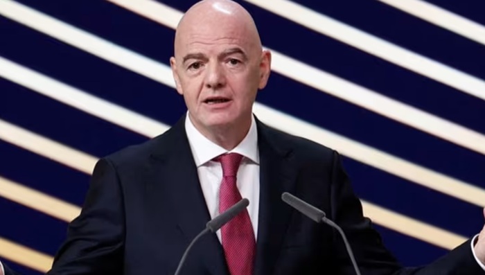 FIFA backs Infantino but apologises over World Cup investment plan