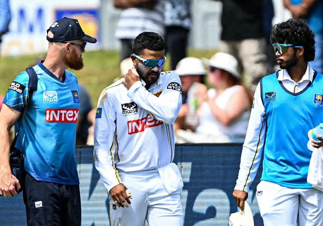 Dinesh Chandimal taken to hospital after injury during India Test