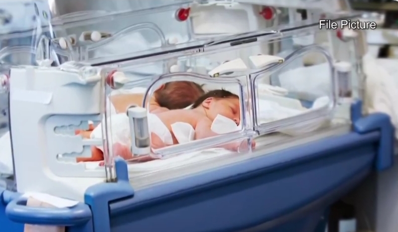 Australian woman gives birth to biologically unrelated twin