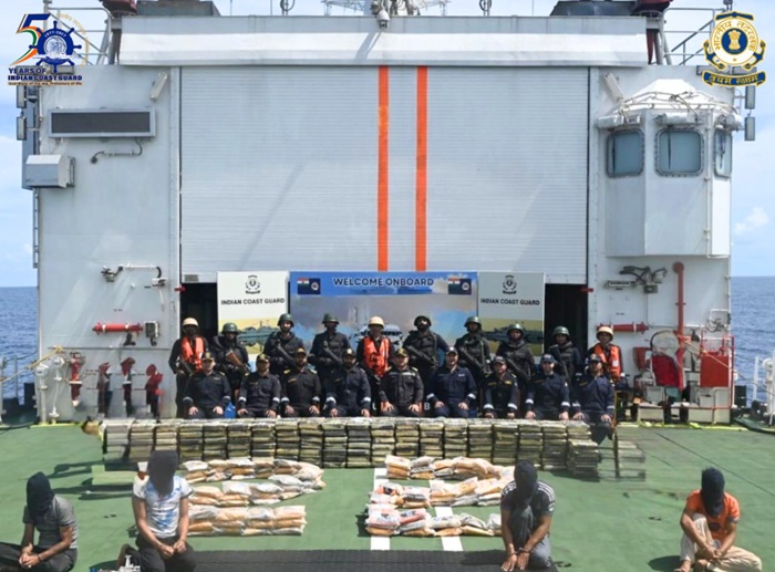 Five Pakistanis held as India seizes 526kg of drugs from Iranian Dhow