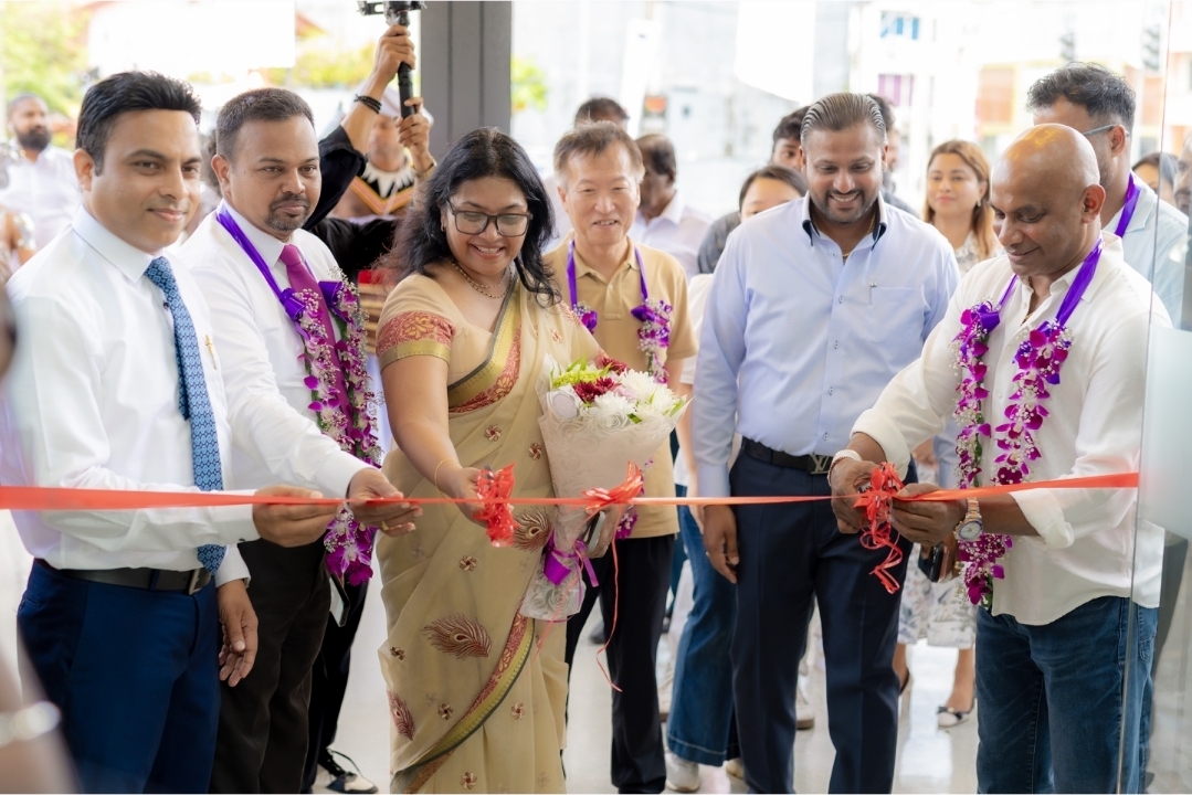 Jayasuriya, Tharanga Launch New Senaro Premier Center in Jubilee Post, Nugegoda