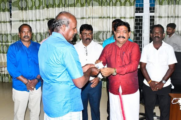 19 fishermen affected by Ditwah disaster receive boats in Kilinochchi
