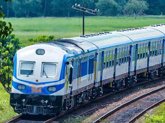 Train services between Rambukkana and Peradeniya-Gampola suspended until further notice