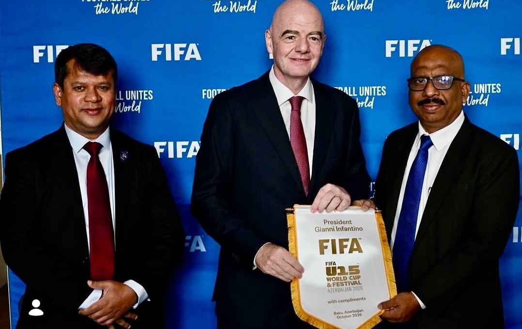 FIFA President holds talks with Sri Lankan delegation on football development